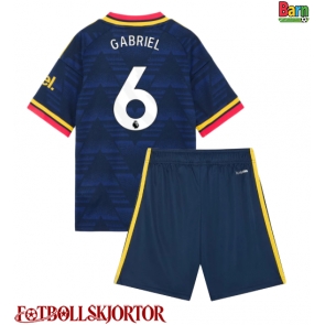 Arsenal Gabriel Magalhaes #6 Borta Kläder Barn 2026-27 Kortärmad (+ Korta byxor)